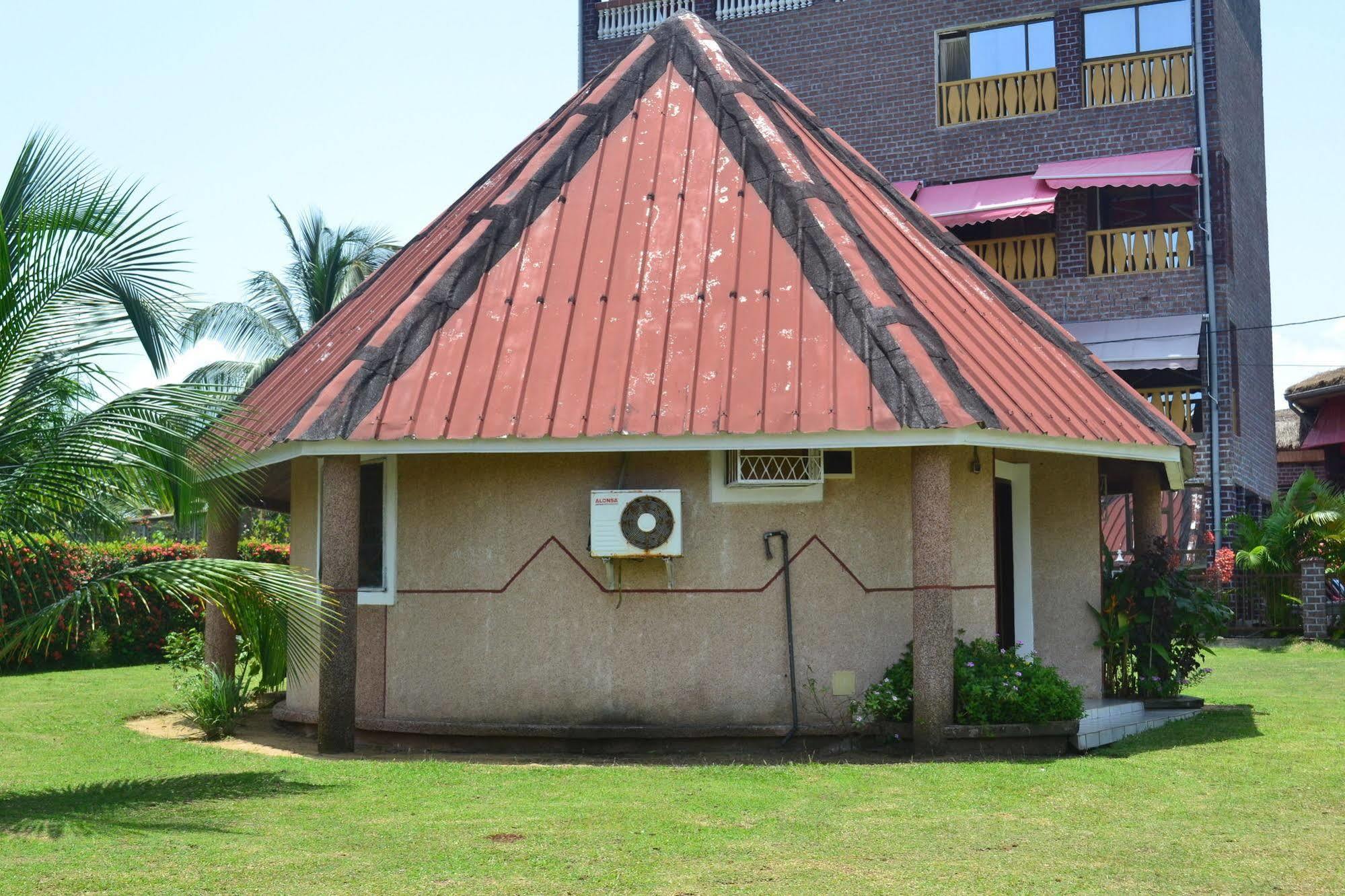 Adrien Beach Hotel Kribi Buitenkant foto