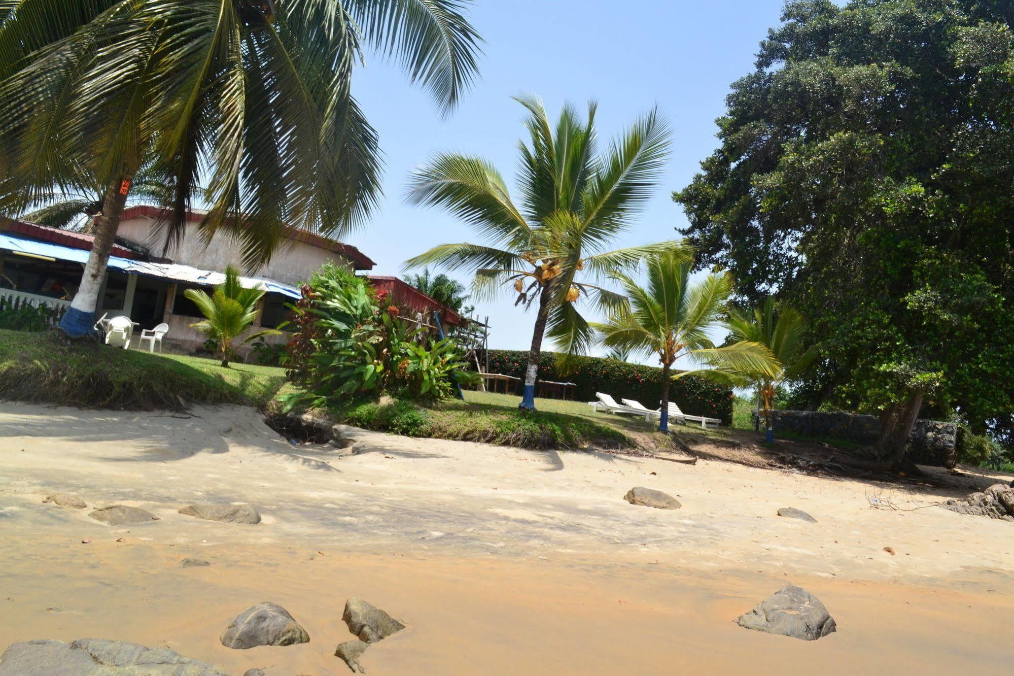 Adrien Beach Hotel Kribi Buitenkant foto